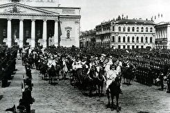 Строевой смотр на Театральной площади. (1900)