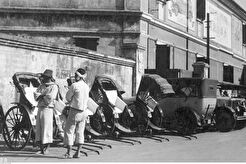 Shanghai means of transportation: rickshaws, cars... (1929)