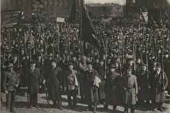 Празднование 1-го Мая. Отряды Красной гвардии на демонстрации (1917)