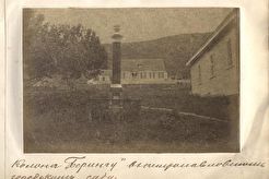 Колонна "Берингу" в Петропавловском городском саду (1882)