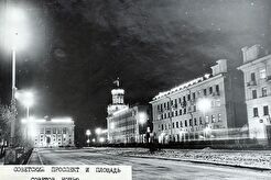 Советский проспект и пл. Советов ночью (1960)