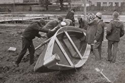 Подготовка лодки к походу (1971)