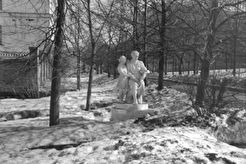 Владимир. Комсомольский сквер. Гипсовая скульптура. (1960)